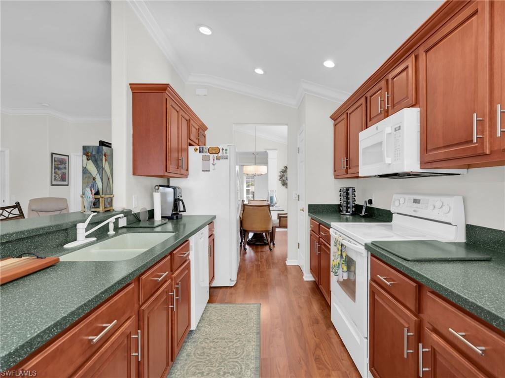 MAJESTIC POINTE - Residential