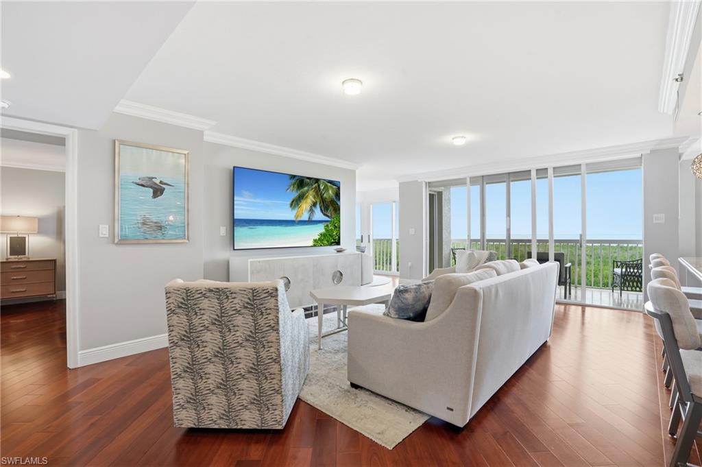 6585 Nicholas BLVD 902