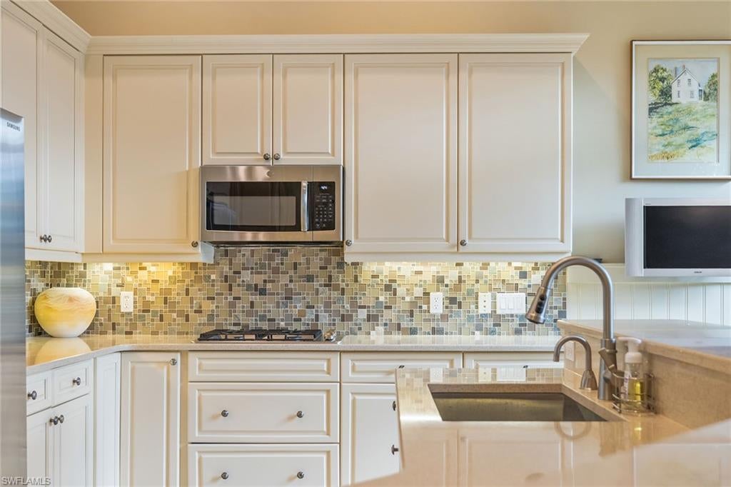 28560 Calabria CT 201