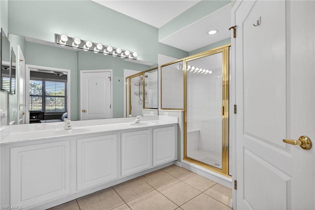 AUTUMN LAKE - Residential