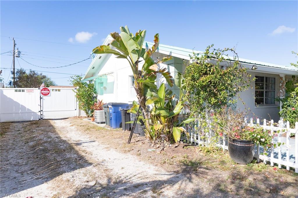 SAN CARLOS PARK - Residential