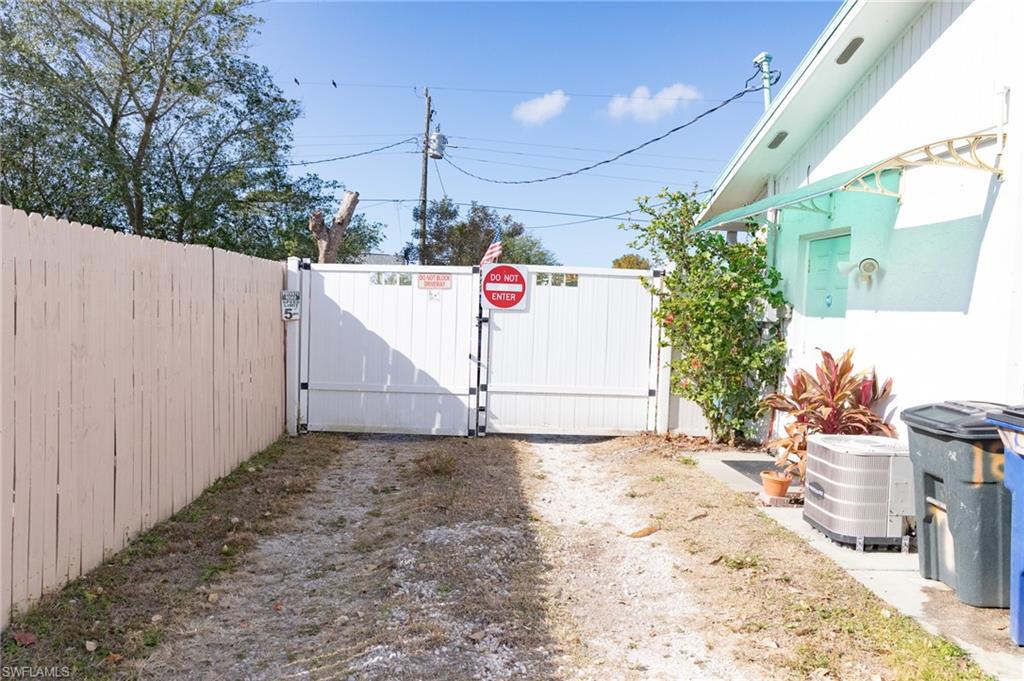 SAN CARLOS PARK - Residential