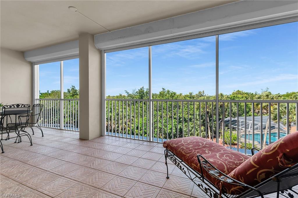 VINTAGE BAY - Residential