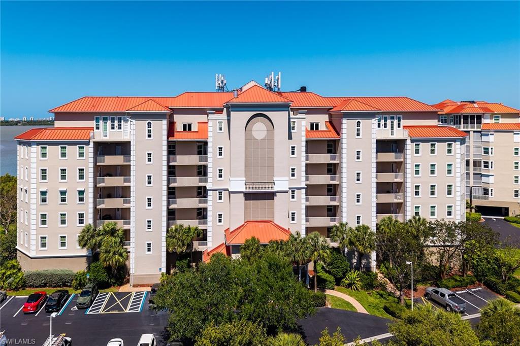 VINTAGE BAY - Residential