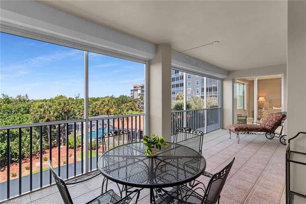 VINTAGE BAY - Residential