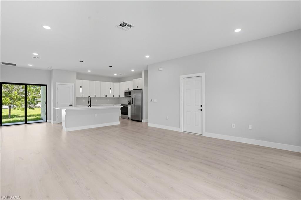 TWIN LAKE ESTATES - Residential