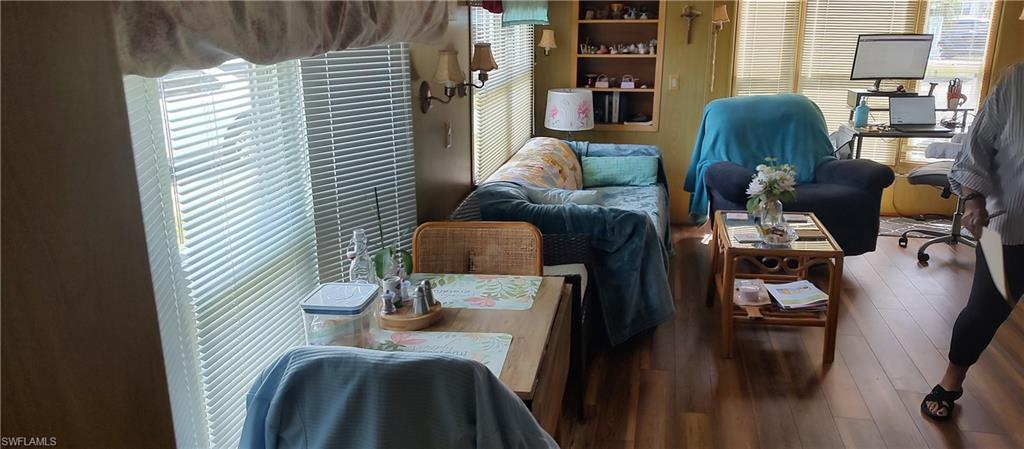 CORKSCREW WOODLANDS - Residential