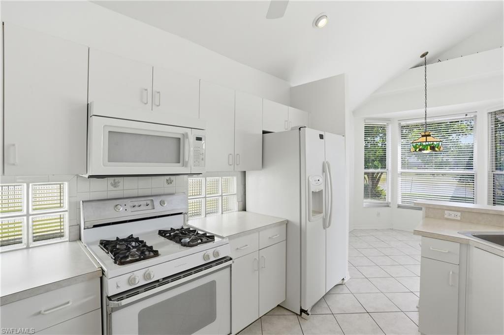 THREE OAKS - Residential