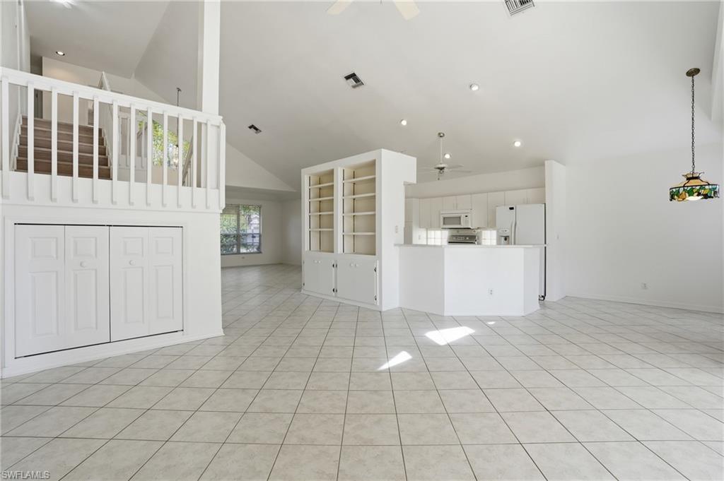 THREE OAKS - Residential