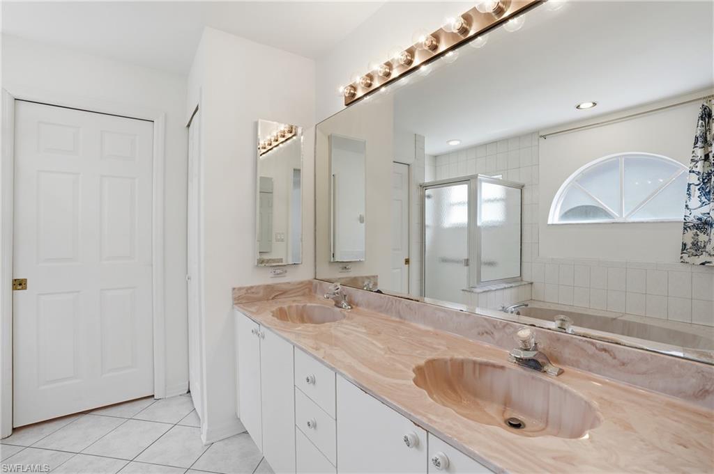 THREE OAKS - Residential