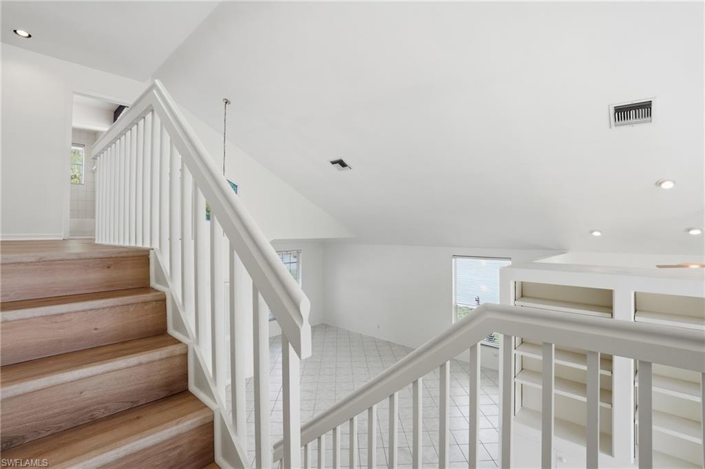 THREE OAKS - Residential