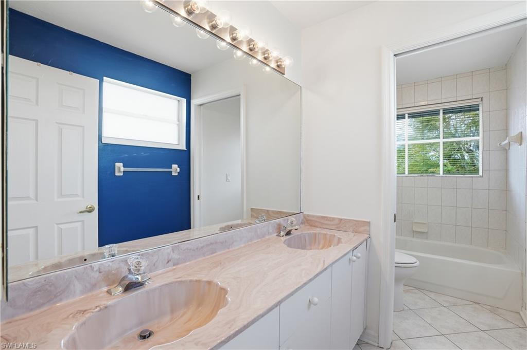 THREE OAKS - Residential