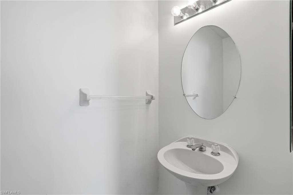 THREE OAKS - Residential