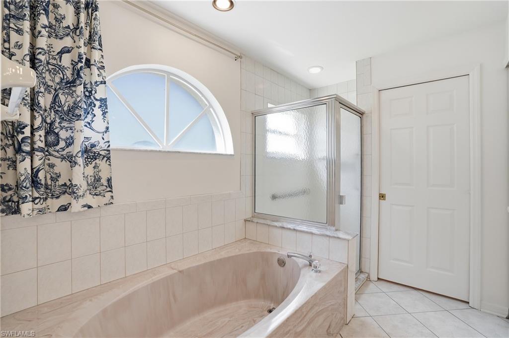 THREE OAKS - Residential