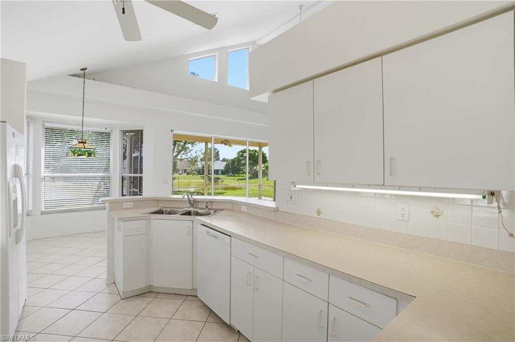 THREE OAKS - Residential