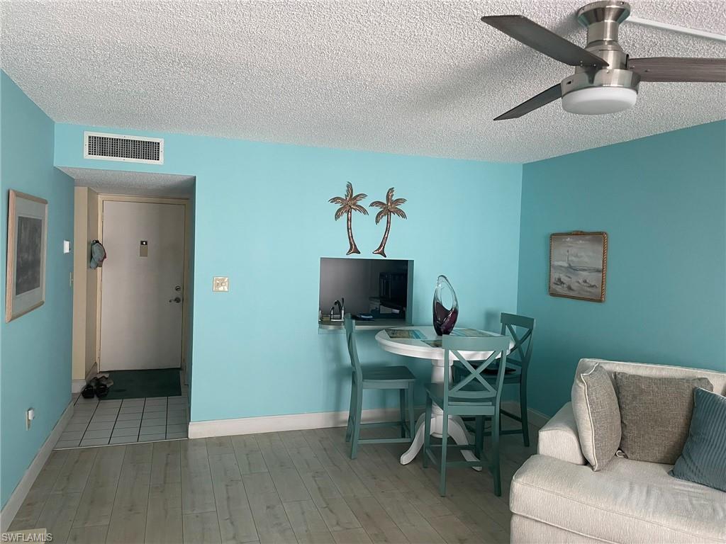 SEVEN LAKES - Residential