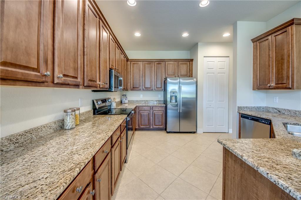 BOTANICA LAKES - Residential