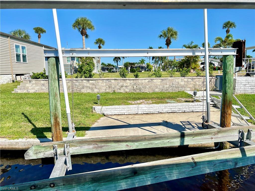 BAYSIDE ESTATES - Land