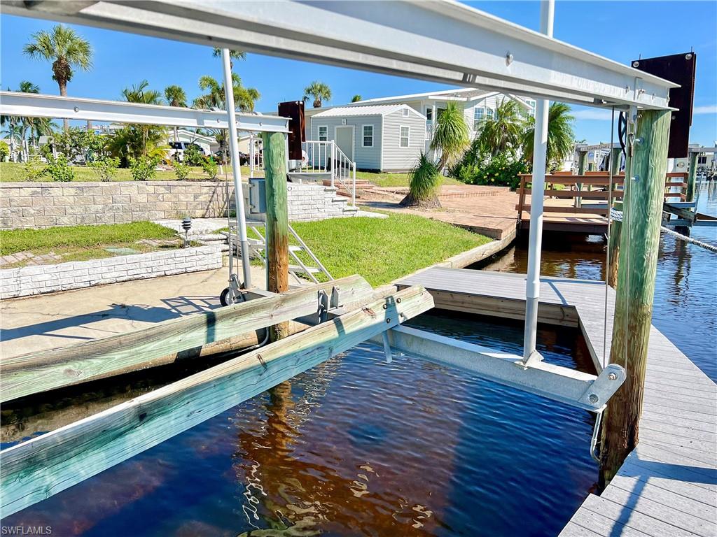 BAYSIDE ESTATES - Land