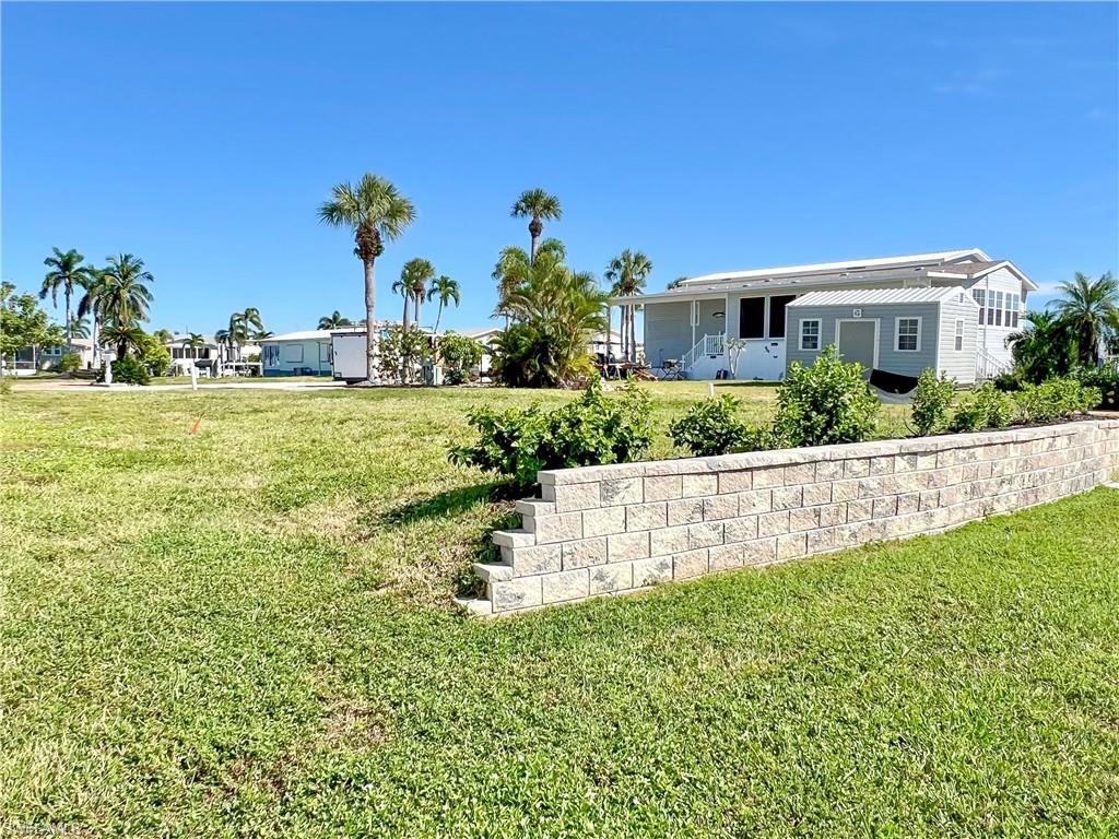 BAYSIDE ESTATES - Land