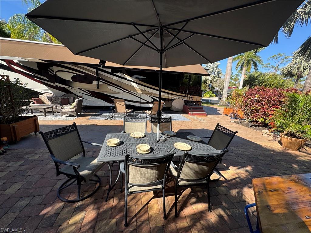 RIVERBEND MOTORCOACH RESORT - Land