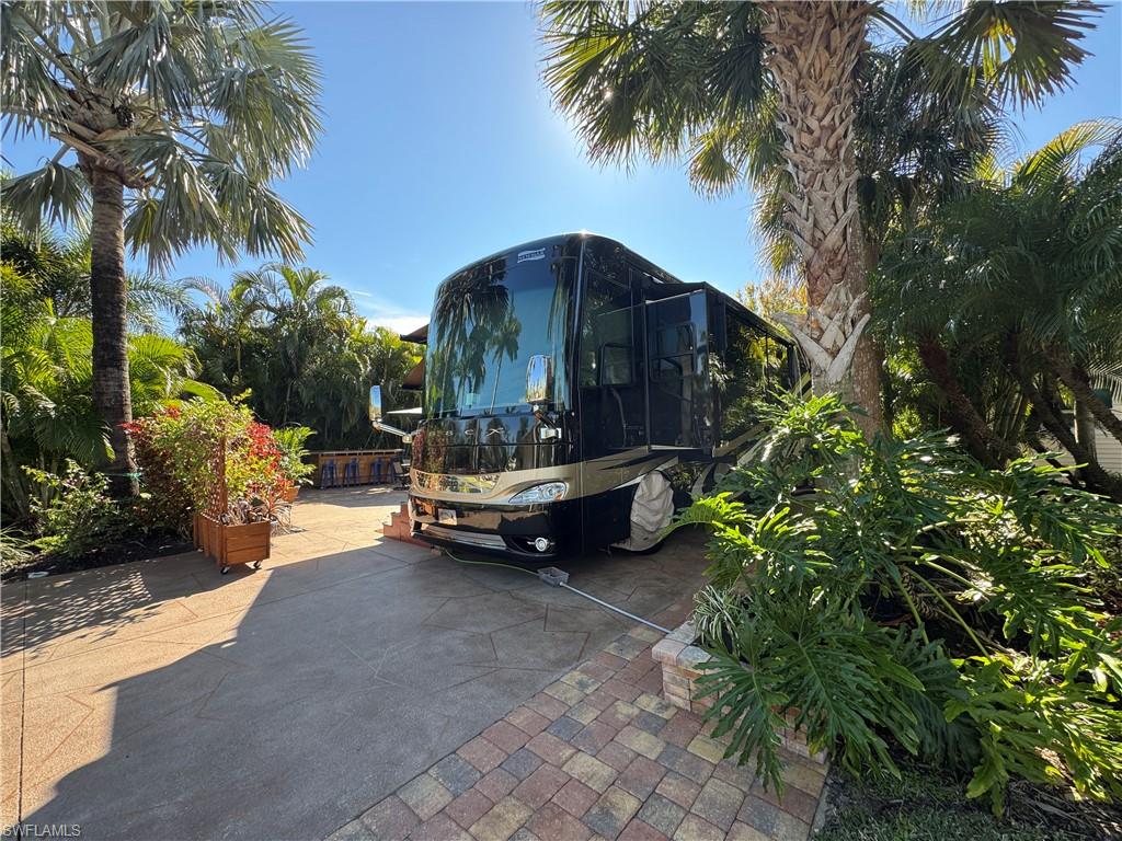 RIVERBEND MOTORCOACH RESORT - Land