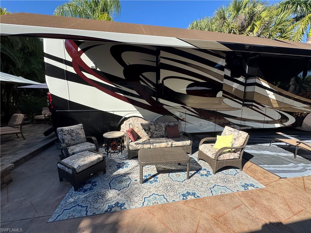 RIVERBEND MOTORCOACH RESORT - Land