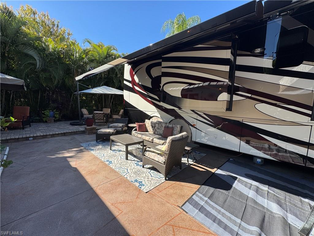 RIVERBEND MOTORCOACH RESORT - Land