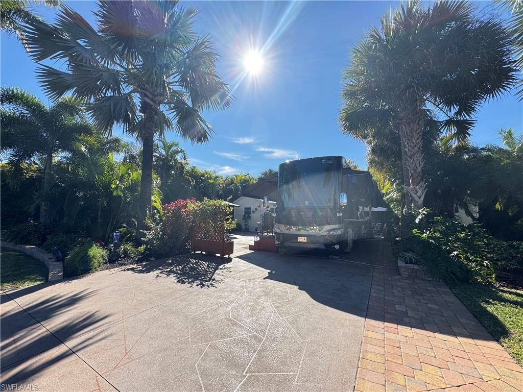 RIVERBEND MOTORCOACH RESORT - Land