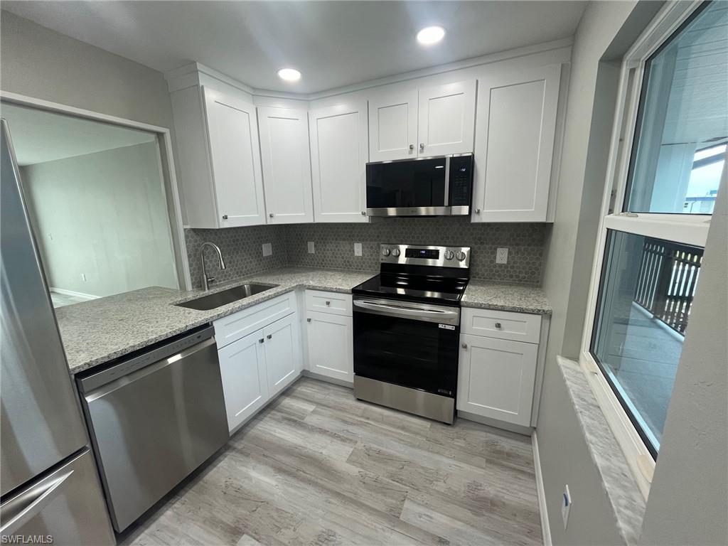 SEVEN LAKES - Residential