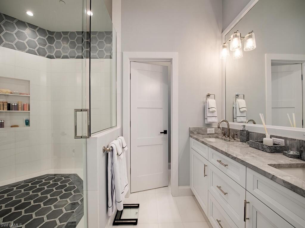 SHADOWMOSS - Residential