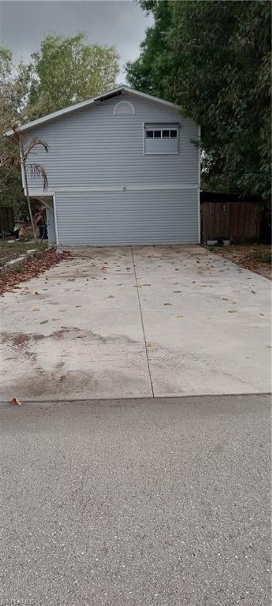 This is a  great starter Home , with some bonus rooms 
   must see to appreciate , conveniently located right off
   Sunshine Blvd and close to Lee Blvd on a corner lot .
   this house features a 5 yr old roof and a 5 yr old Air conditioner
   new paint , and ready for the new owner . vacant and easy to show