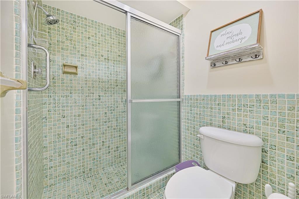 LAKEWOOD VILLAS - Residential Lease