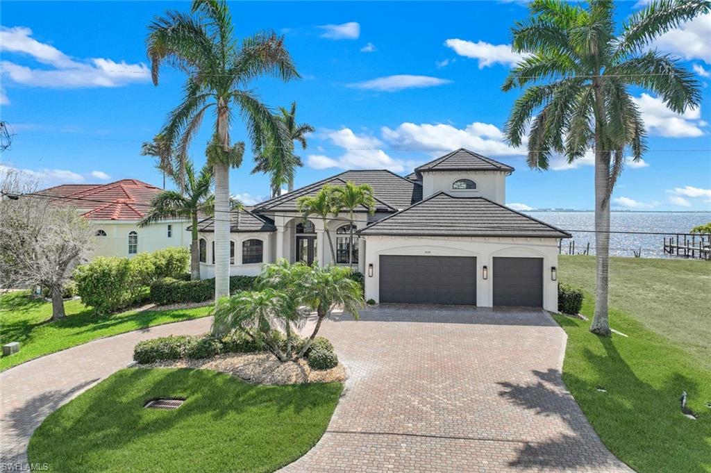 YACHT CLUB - Residential