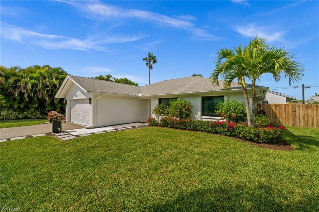 Photo of 133 Wickliffe DR, NAPLES, FL 34110 (MLS # 226010158)