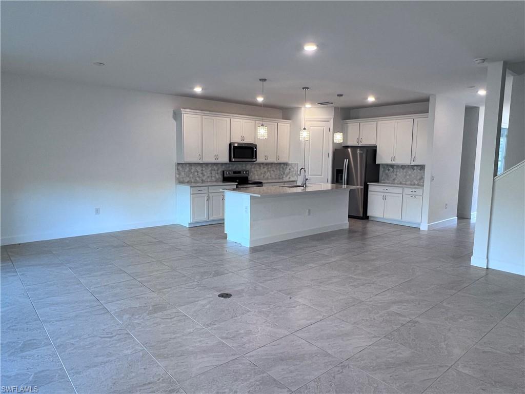 HAMPTON LAKES - Residential Lease