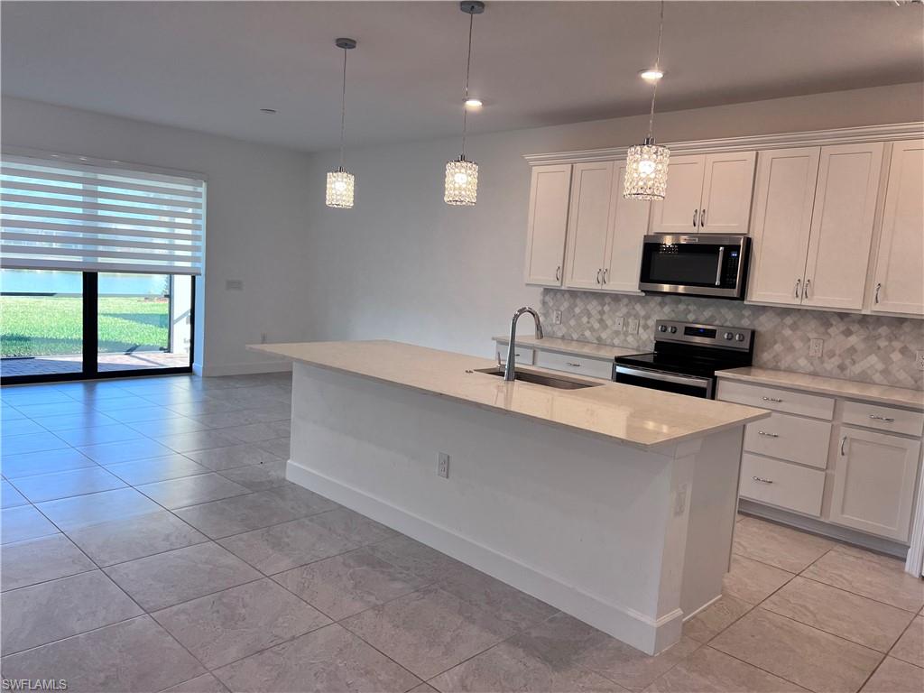 HAMPTON LAKES - Residential Lease