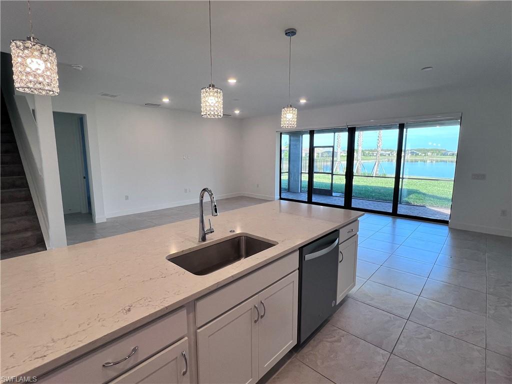 HAMPTON LAKES - Residential Lease