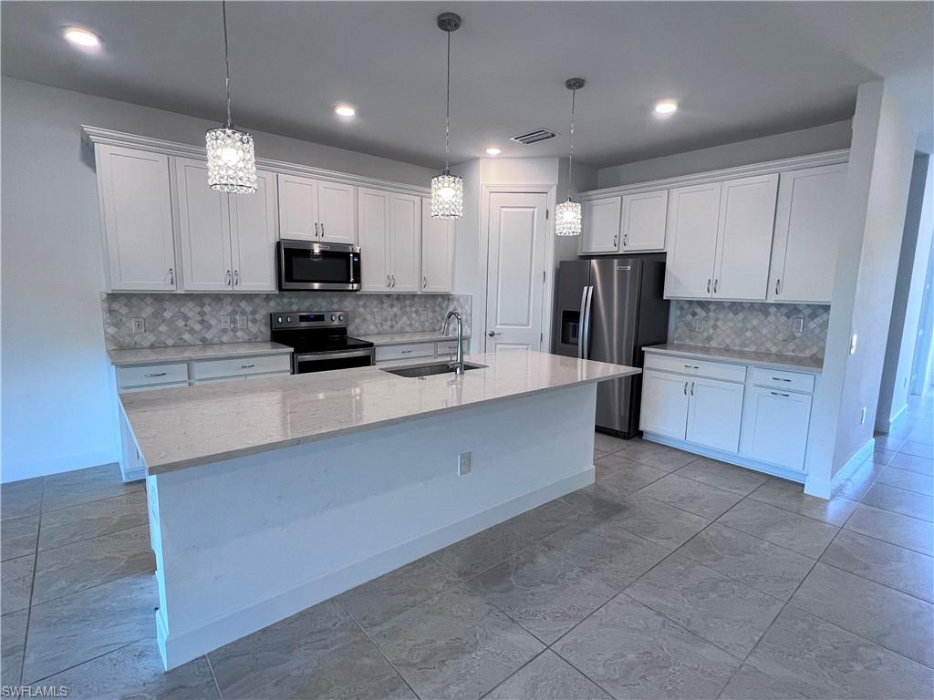 HAMPTON LAKES - Residential Lease