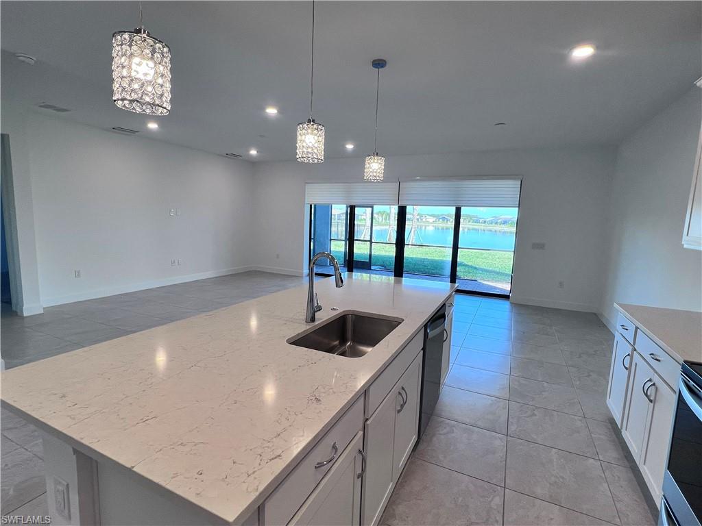 HAMPTON LAKES - Residential Lease