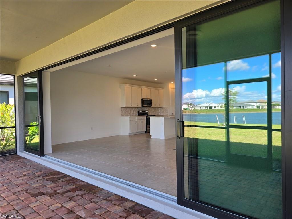 HAMPTON LAKES - Residential Lease