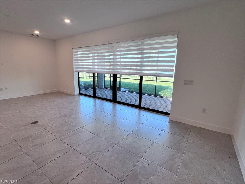 HAMPTON LAKES - Residential Lease