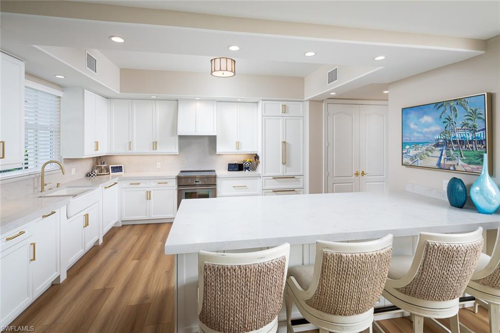 575 Avellino Isles CIR 102