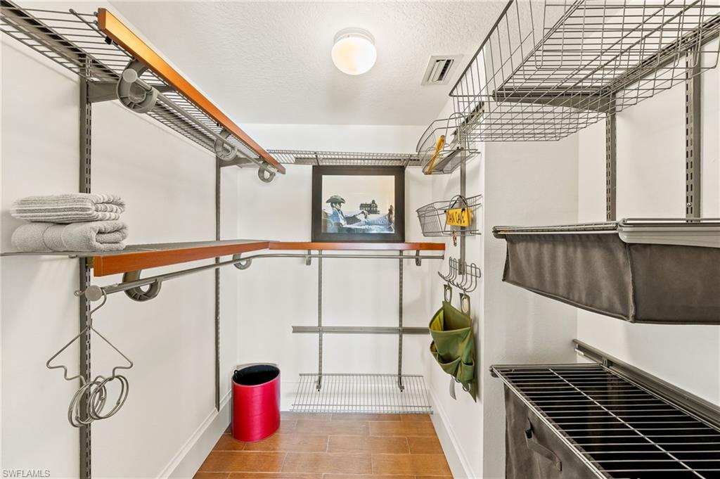 HUNTINGTON LAKES - Residential