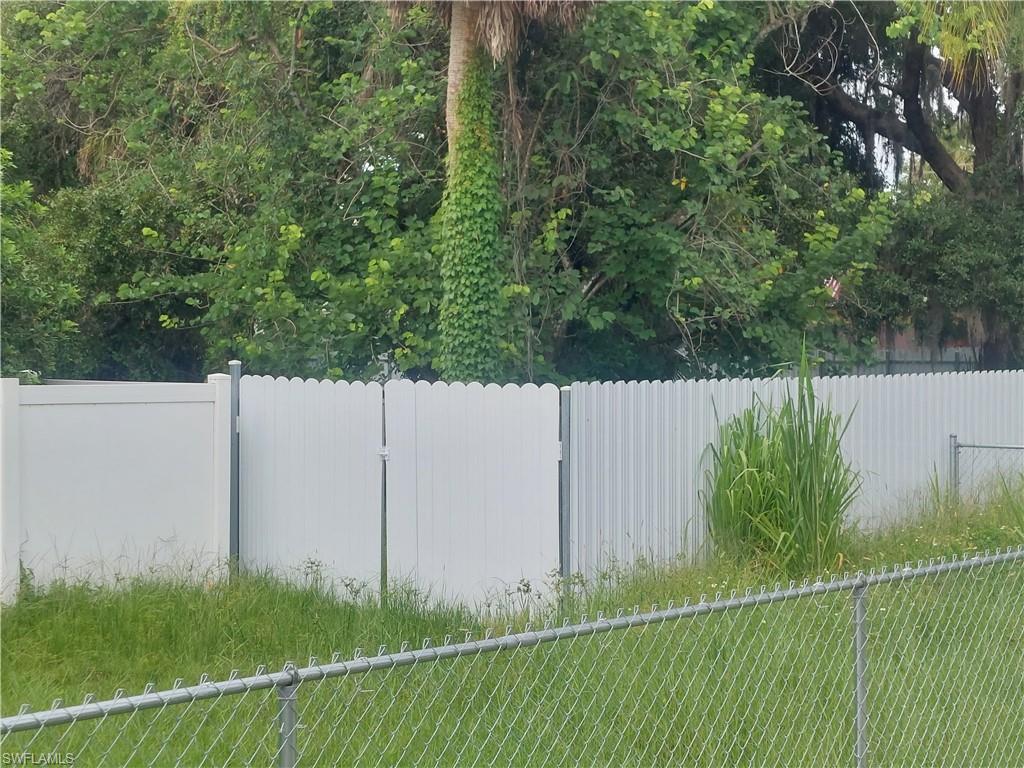 NORTH FORT MYERS - Commercial Sale