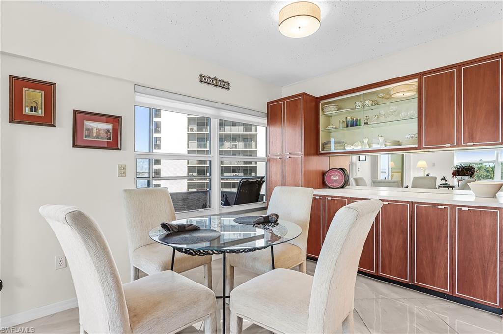 FIRST HARBOUR TOWER CONDO - Residential