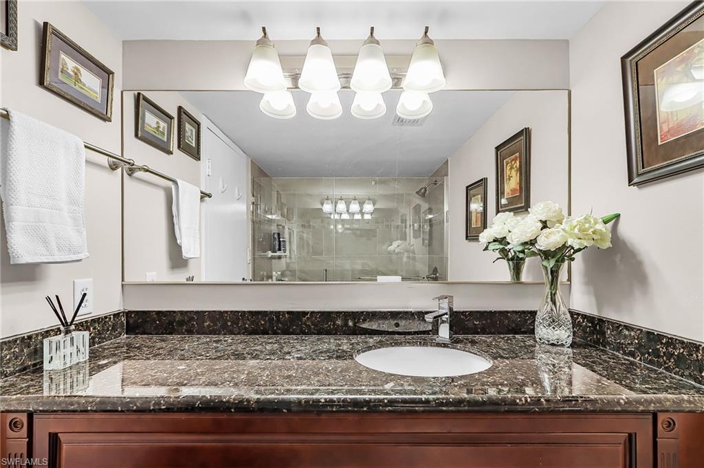 FIRST HARBOUR TOWER CONDO - Residential