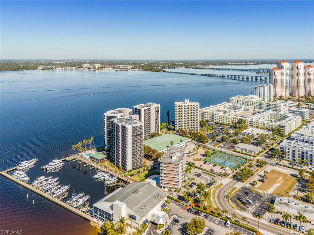 FIRST HARBOUR TOWER CONDO - Residential