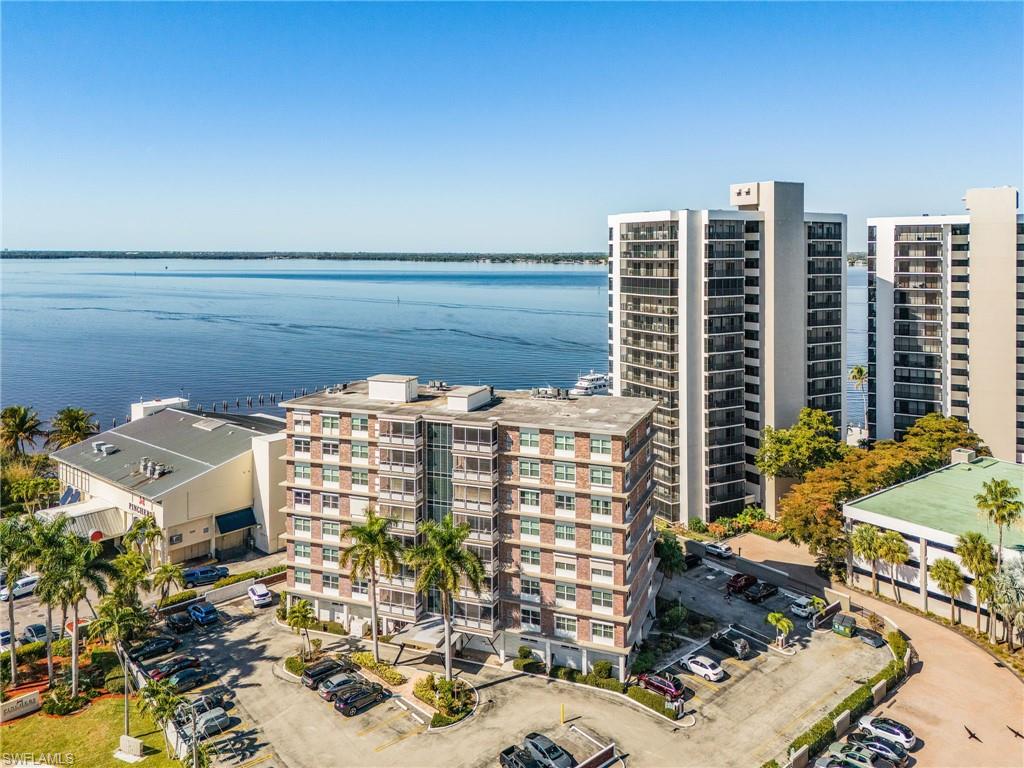 FIRST HARBOUR TOWER CONDO - Residential