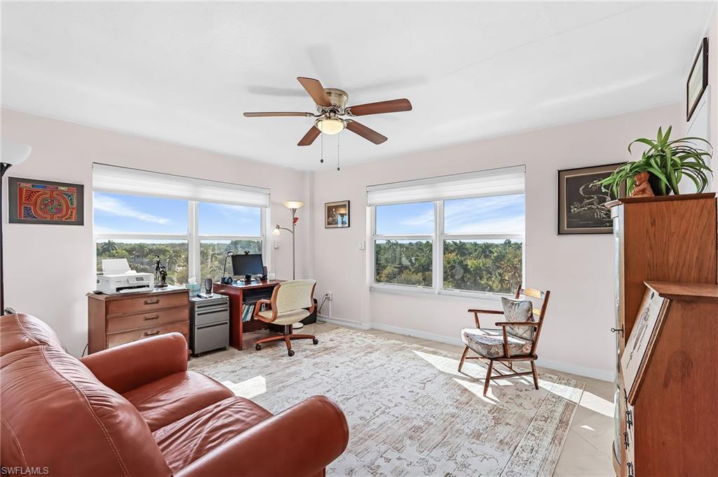 FIRST HARBOUR TOWER CONDO - Residential